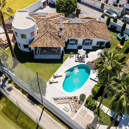 Vila Vacation I Moss, Ibiza-style Villa, Golf-front, Swimming-pool, Biohacking, Sauna, Fire-pit Lounge, 7min From Puerto Banus Marbella