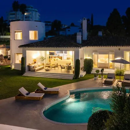 Vila Vacation I Moss, Ibiza-style Villa, Golf-front, Swimming-pool, Biohacking, Sauna, Fire-pit Lounge, 7min From Puerto Banus *