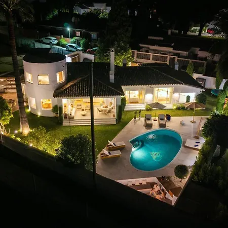 Vacation I Moss, Ibiza-style Villa, Golf-front, Swimming-pool, Biohacking, Sauna, Fire-pit Lounge, 7min From Puerto Banus Vila