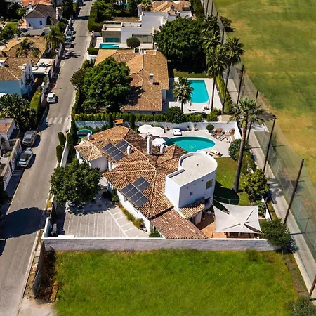 Vila Vacation I Moss, Ibiza-style Villa, Golf-front, Swimming-pool, Biohacking, Sauna, Fire-pit Lounge, 7min From Puerto Banus Marbella