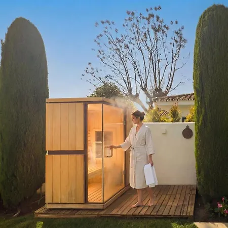 Vacation I Moss, Ibiza-style Villa, Golf-front, Swimming-pool, Biohacking, Sauna, Fire-pit Lounge, 7min From Puerto Banus Vila